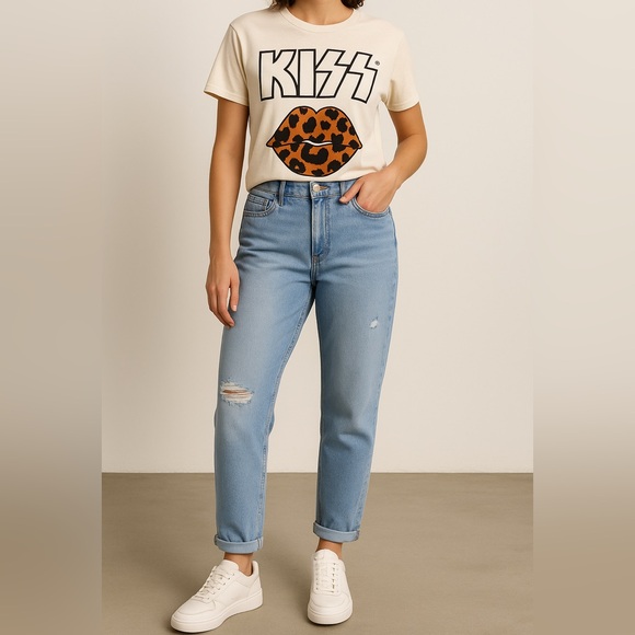 Universal Thread Light Wash Boyfriend Jeans With Cuff - NWT - 17R (Fits 14/16) - Picture 2 of 11